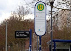 90 Jaehriger Radfahrer Kracht In Strassenbahn 08